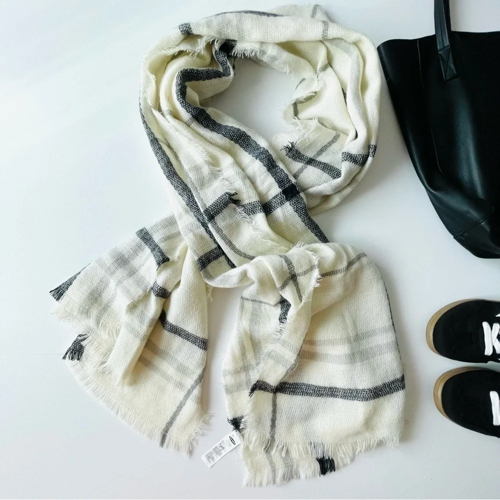 Old Navy Black and White Plaid Scarf Wrap